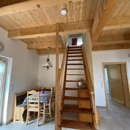 Kellerstoeckl Am Gut Kunterbunt * Hartl